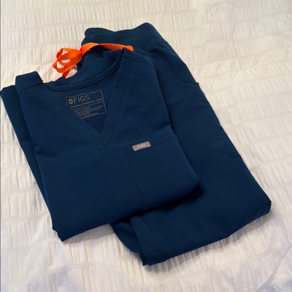 FIGS women’s set Xxs jogger style pants and one pocket scrub top